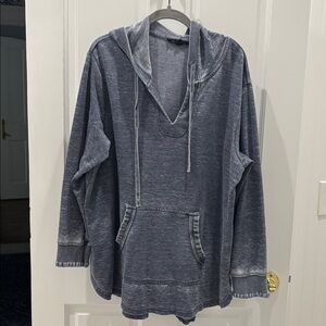Jane and Delancey Casual Gray Hoodie with Front Pocket. Size 1X